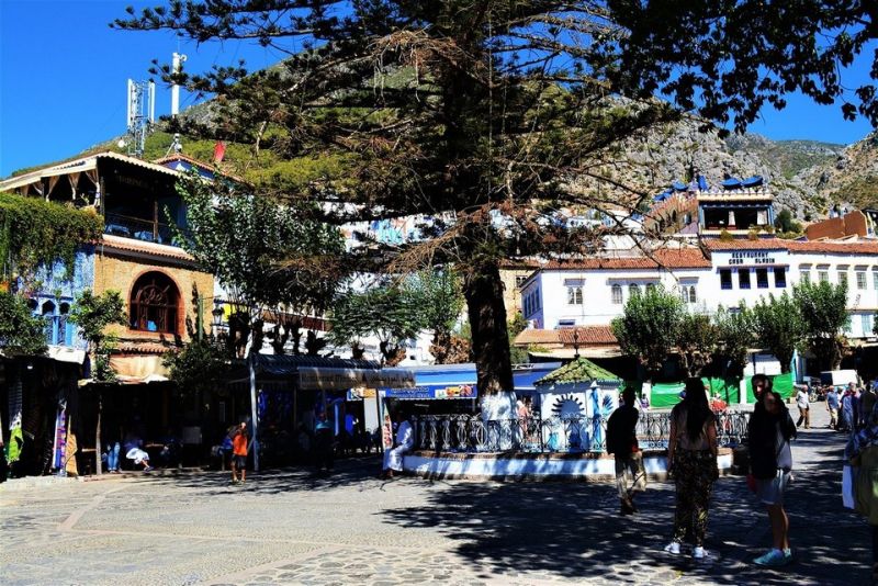 Experience Moroccan culture in Outa el Hammam Square